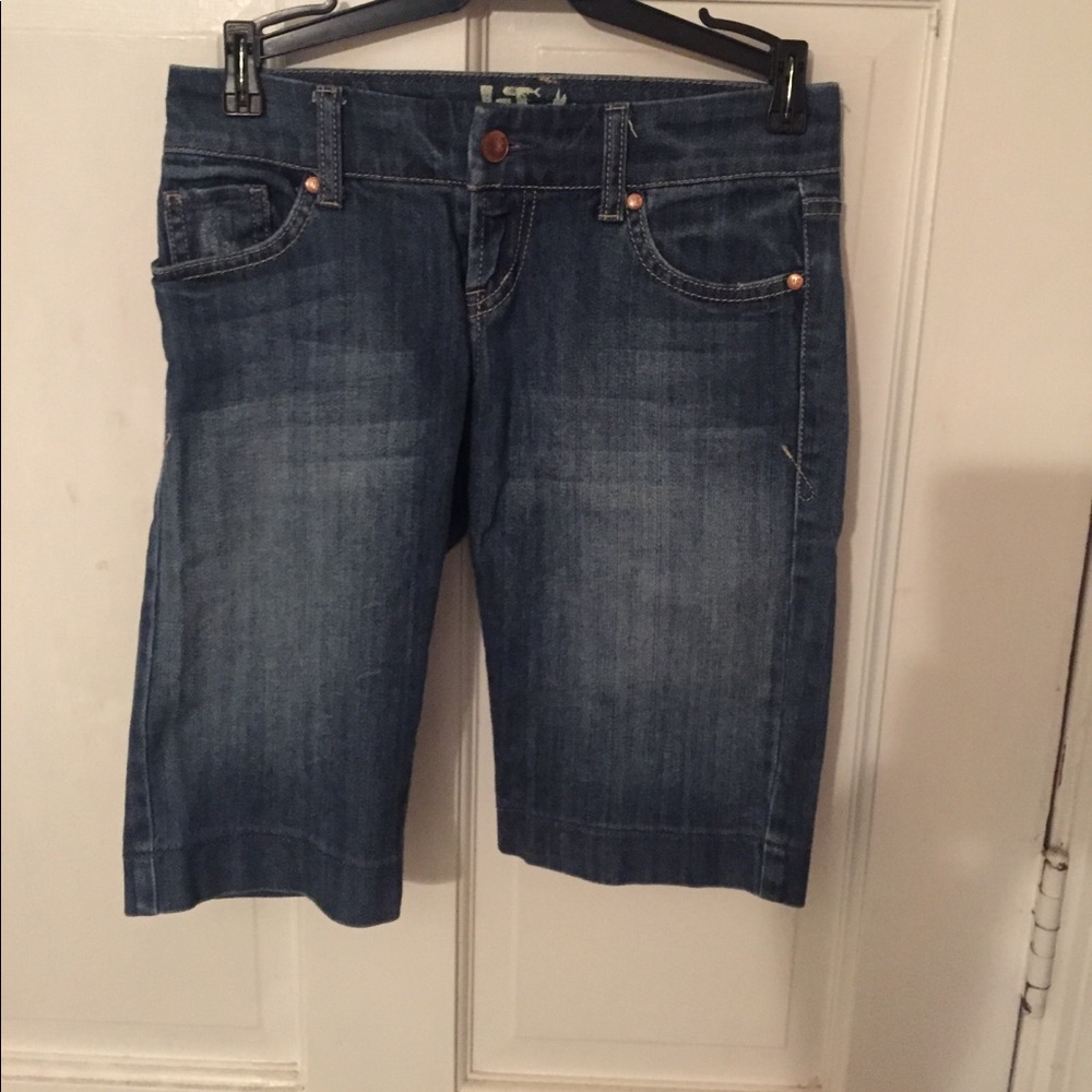 - !it  Bermuda jean shorts